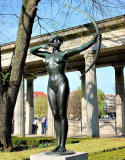 Ferdinand_Lepcke-1900-The_Archer_statue-Berlin