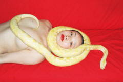 red-hang-serpiente-nude