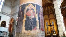 Verona-Chiesa-di-Santa-Anastasia-Madonna-del-Latte