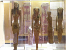 arte egipcio muecas funerarias representan a sirvientas para el mas all